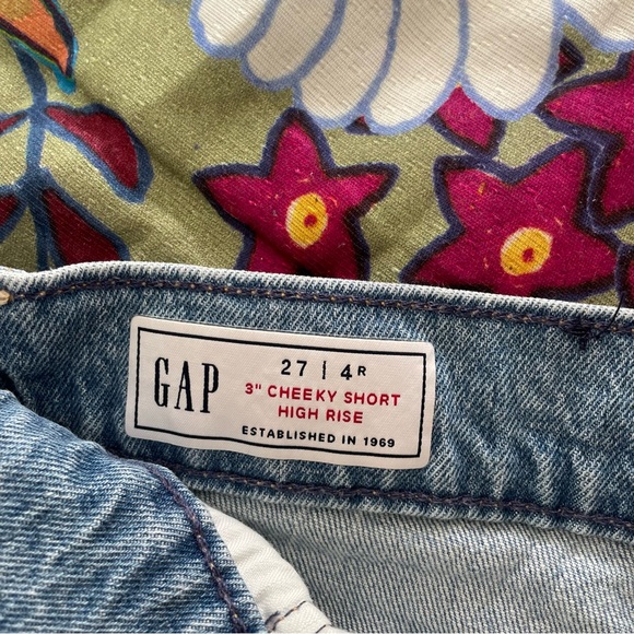 GAP Denim Shorts 3" Cheeky Short High Rise Distressed Size 27/4 - Picture 6 of 7